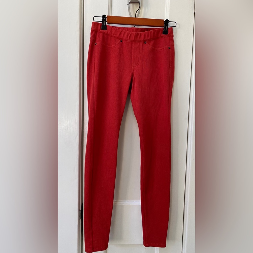 Hue Jeans, Red